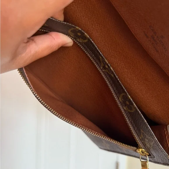 Louis Vuitton clutch - Picture 7 of 12